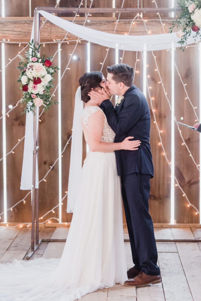 Barn wedding ceremony by Hamilton Wedding Photographer, Jenn Kavanagh Photography