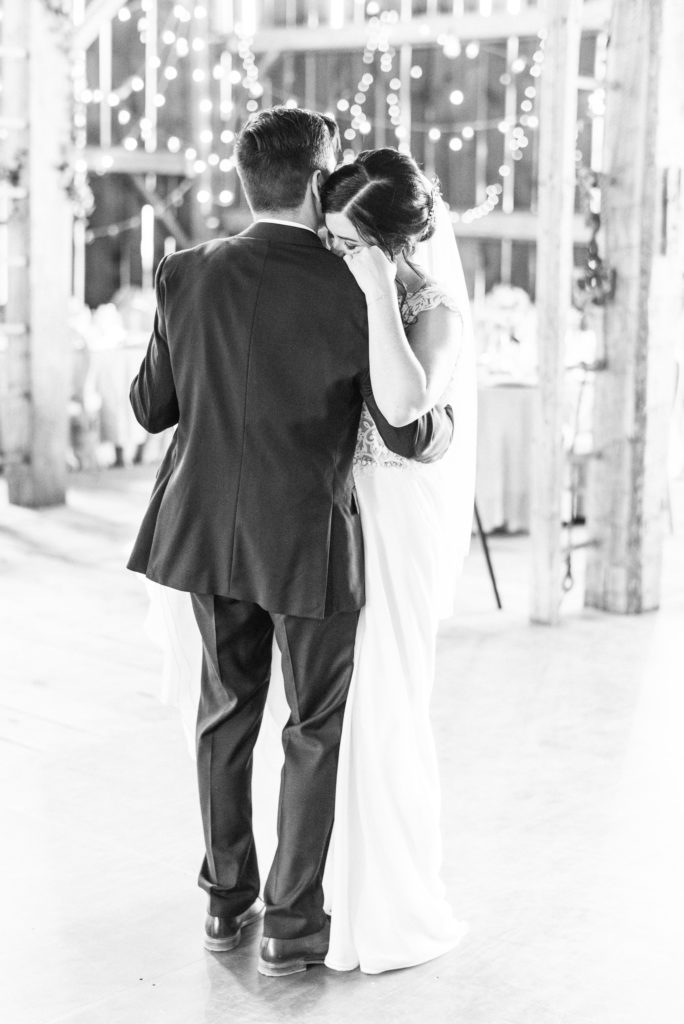 Barn wedding by Jenn Kavanagh Photography